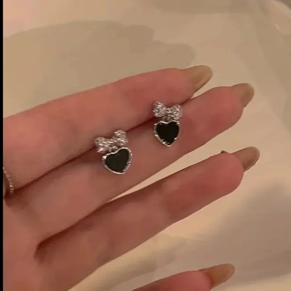 NEW Sparkling Rhinestone Heart Earrings
